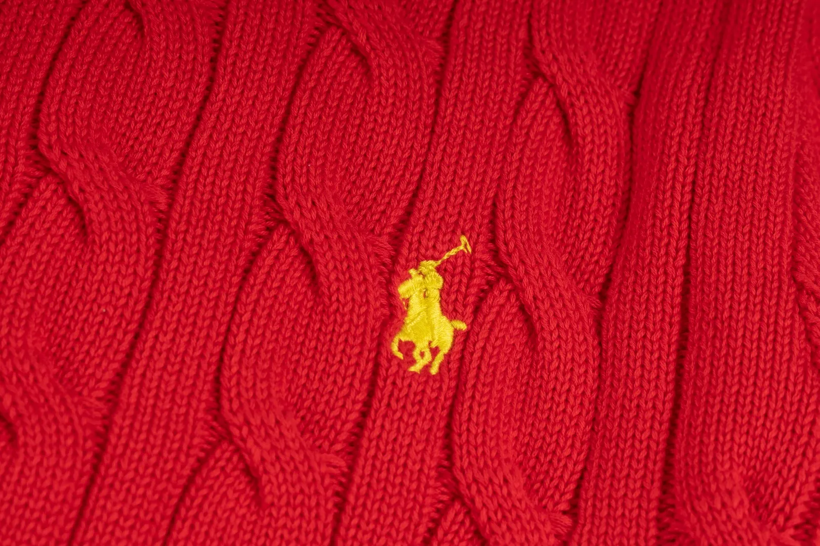 P230 #R93 RALPH LAUREN Ralph Lauren twelve colors classic small label embroidery logo seven-button knitted cable cardigan sweater women's top, high-density LOGO embroidery on the chest, original customization of tag accessories. Made of pure cotton yarn, pure cotton is skin-friendly and comfortable, small label war horse embroidered twist button cardigan sweater 🐎 high quality, follow the blogger to learn how to wear it! Let’s buy a Ralph Lauren cable sweater. It’s a super hard-to-find series after it became popular. It’s hard to find one on the official website. It’s simple and practical to wear, with a lazy and loose feel. The thickened fabric has more texture, feels soft and delicate, and has a loose fit. Whether worn alone or layered, you can wear different styles of fashion with just one piece!   Size: